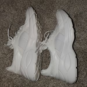 Classic White Workout Shoes 🤍🤍